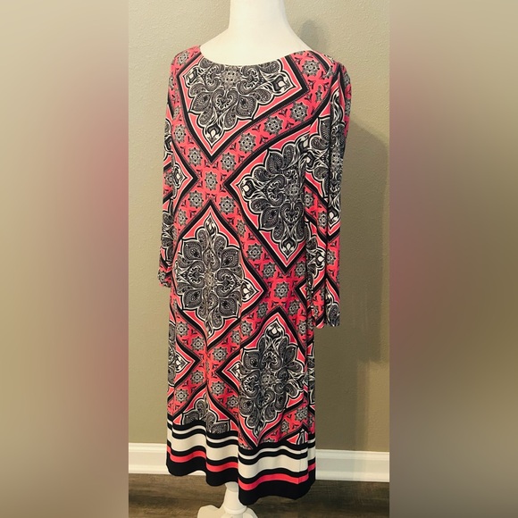 VINCE CAMUTO Pink and Navy Mandala Dress Size 12 Excellent Condition - Picture 6 of 12